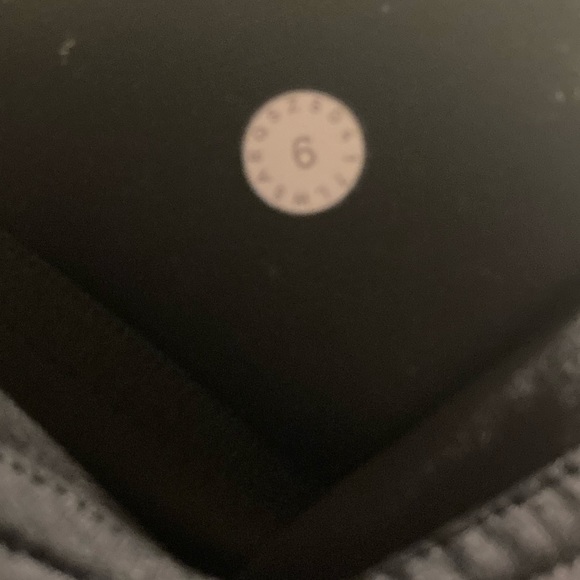 Lululemon Mesh Leggings - Picture 4 of 7